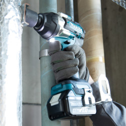 Akumuliatorinis smūginis veržliasukis Makita DTW701Z 18V LXT