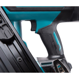 Akumuliatorinė LXT® viniakalė MAKITA DBN900ZK 18V 30°-34°