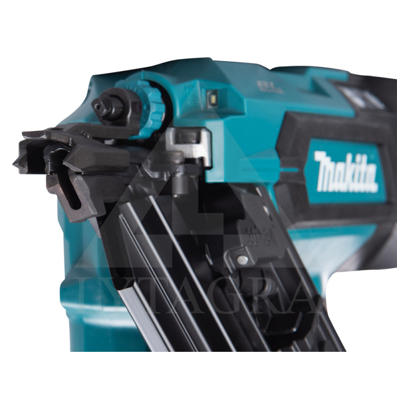 Akumuliatorinė LXT® viniakalė MAKITA DBN900ZK 18V 30°-34°