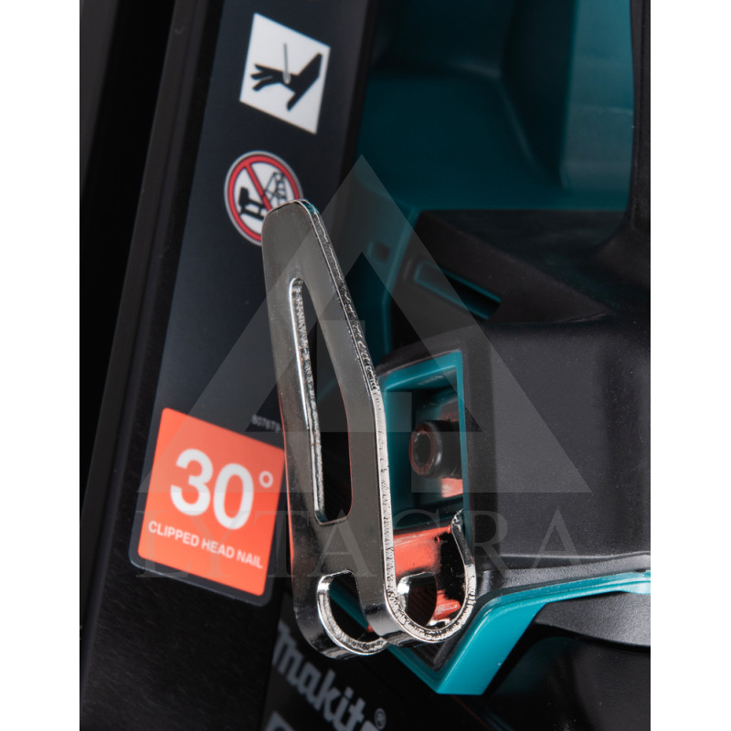 Akumuliatorinė LXT® viniakalė MAKITA DBN900ZK 18V 30°-34°